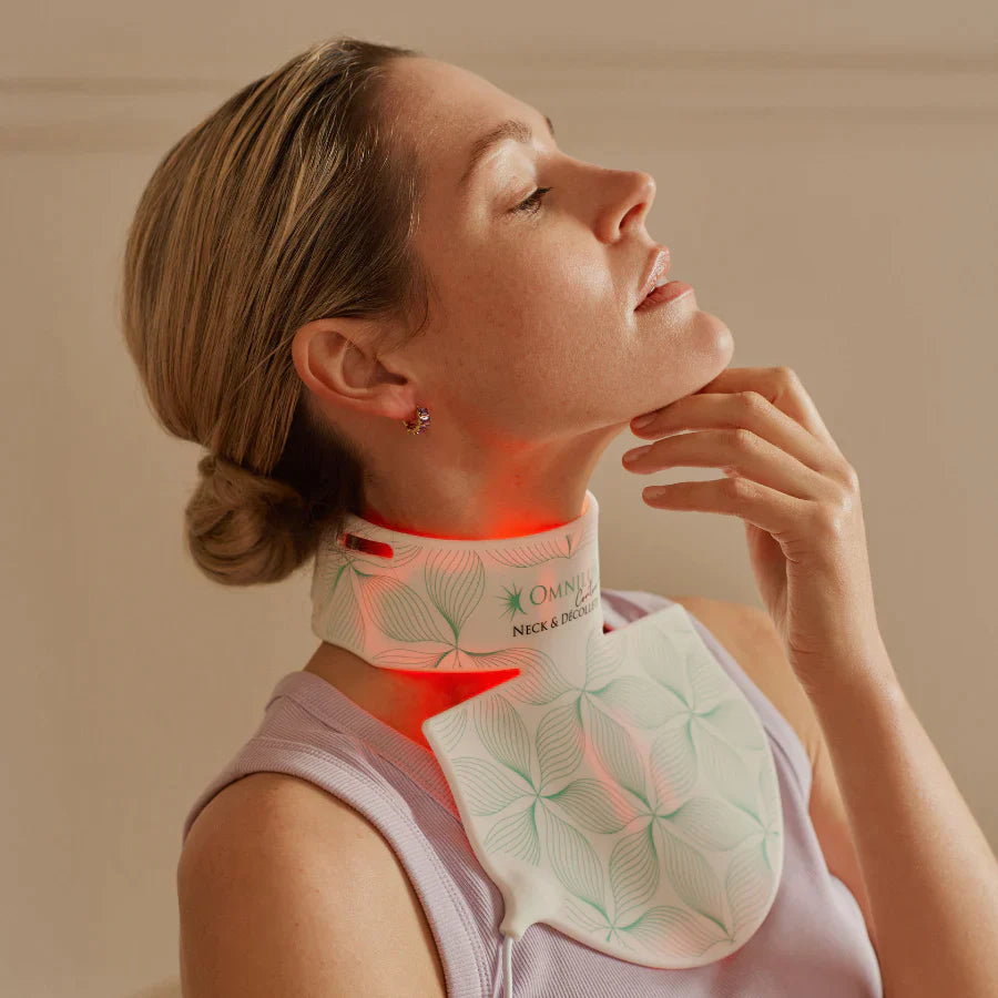 Omnilux Contour Neck & Décolleté LED Mask + Pack x 3 Hydrogel Masks $629